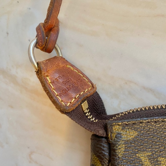 Authentic Louis Vuitton Monogram Pochette - Picture 5 of 12